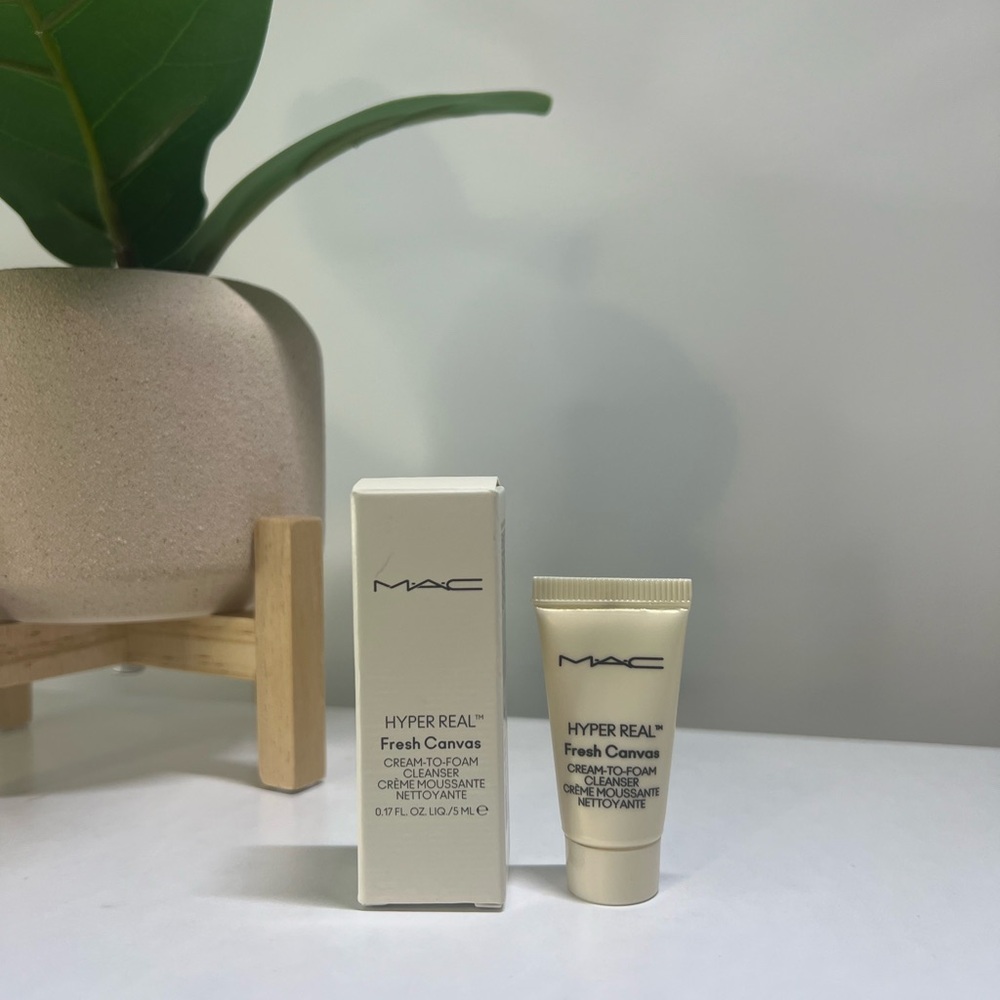 MAC Hyper real fresh canvas cream to foam cleanser 5ml
